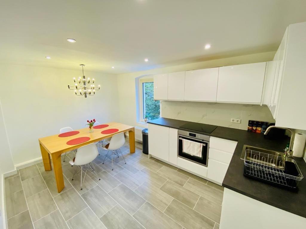 Cute Apartment - Detmold City Center - Large Kitchen, Bath, South Facing Balcony - Free Parking And Wifi מראה חיצוני תמונה